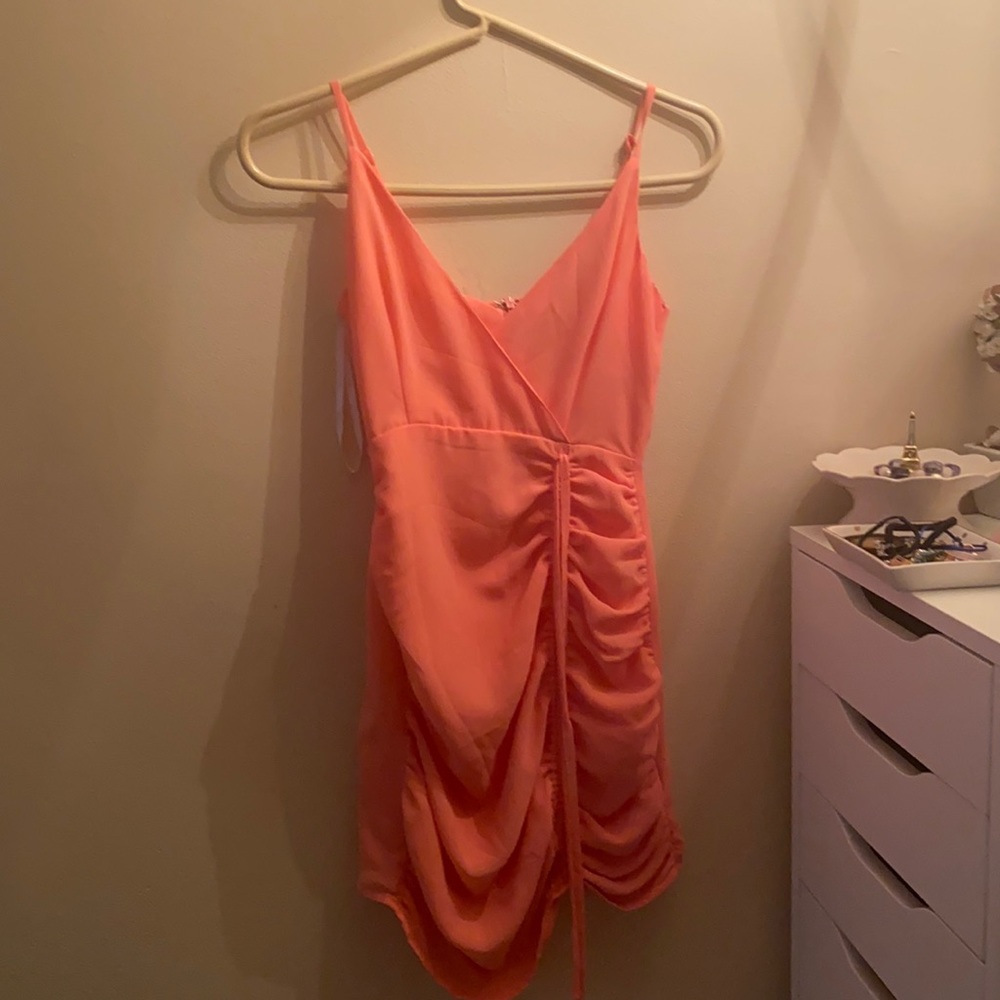 Superdown mini coral dress with ruching on side brand new never worn.